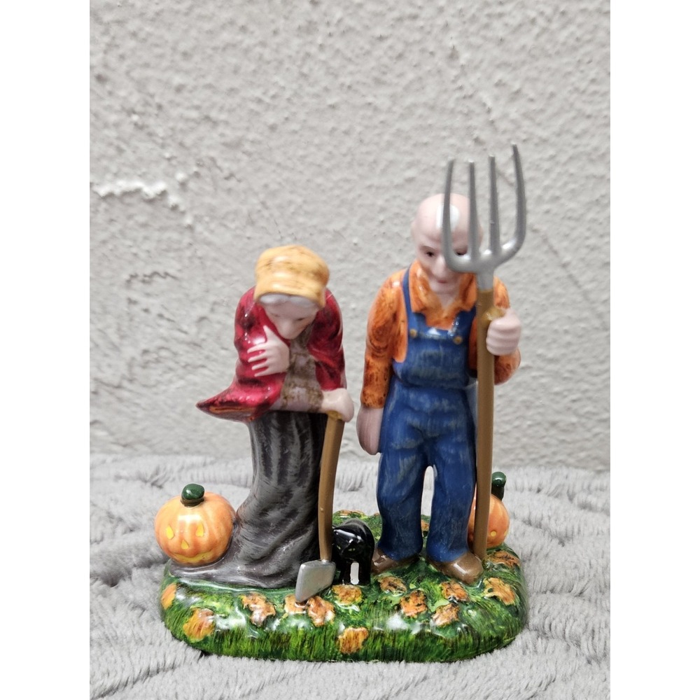 Department 56 Snow Village‎ Halloween "Strangers Beware"  Figurine